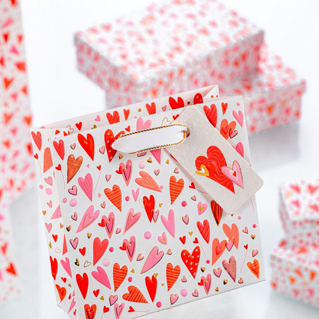 bsb_So25_mood_read_hearts